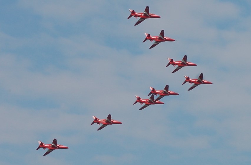 Red Arrows Scruton fly past